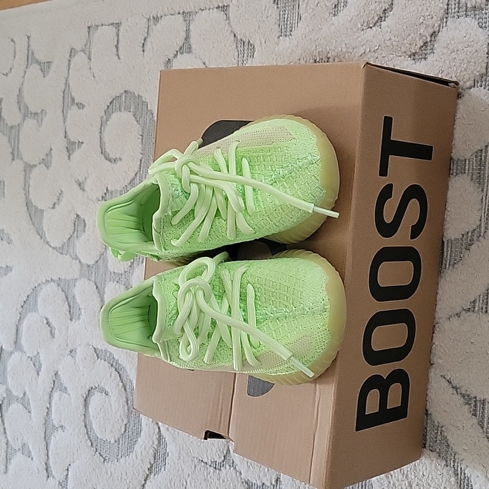 Yeezy Boost 350 V2